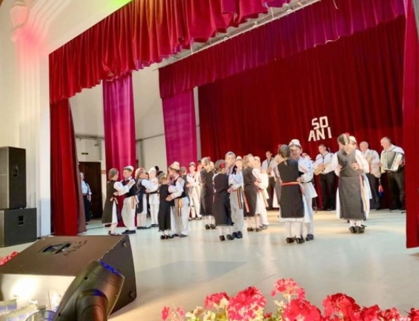 ansamblul-folcloric-magura-codlea-a-aniversat-50-de-ani-de-activitate