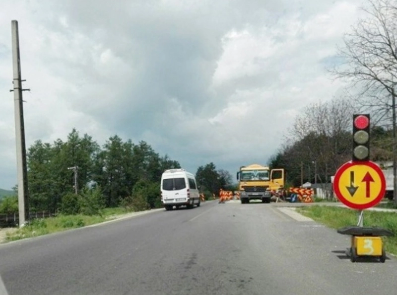 apar-semafoarele-pe-dn-73-si-in-moieciu