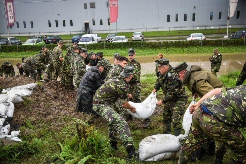 armata-pregatita-sa-intervina-in-caz-de-inundatii-prefectul-ia-mobilizat-si-pe-primari-sa-stea-cu-ochii-pe-cursurile-de-apa