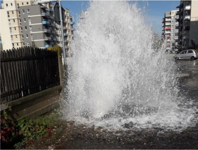 avarie-la-o-conducta-de-apa-de-pe-strada-emanoil-bernfeld-