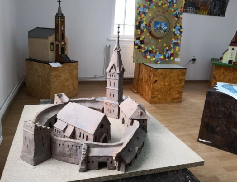 bisericile-cu-turnuri-cu-ceas-din-tara-barsei-intrun-joc-educativ