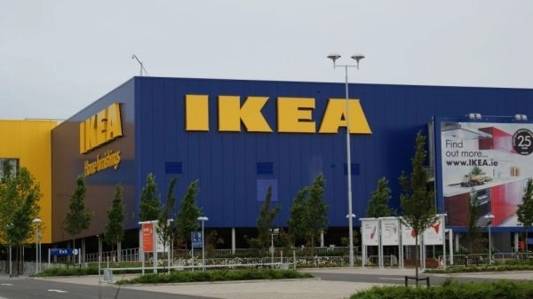 brasovenii-care-au-cumparat-o-masa-de-infasat-ikea-sunt-rugati-sa-contacteze-compania-pentru-reparatii