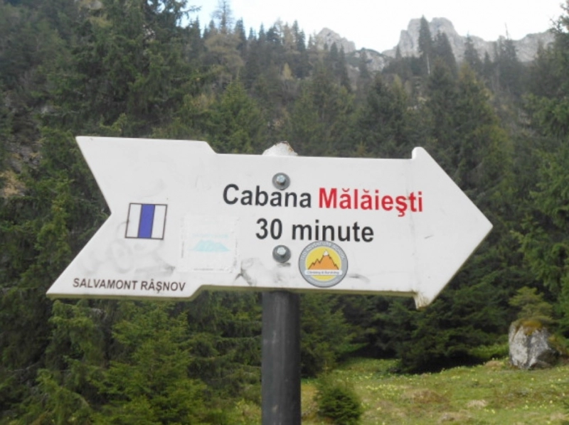 brasovenii-pot-imbogati-biblioteca-montana-de-la-cabana-malaiesti