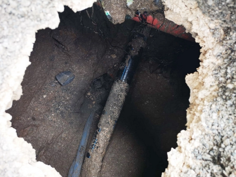 cavitate-in-asfalt-pe-banda-de-rulare-a-autovehiculelor-pe-strada-constantin-brancoveanu