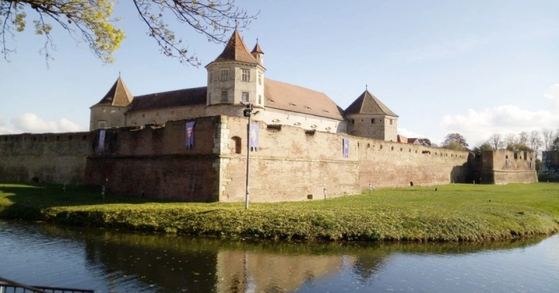 cetatea-fagaras-intra-in-reabilitare-in-luna-august-2019