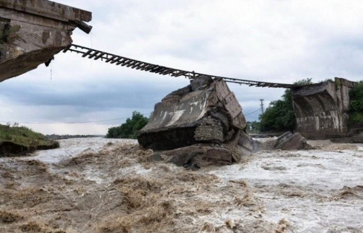 cfr-va-plati-peste-400000-de-lei-pentru-refacerea-podului-feroviar-de-la-budila