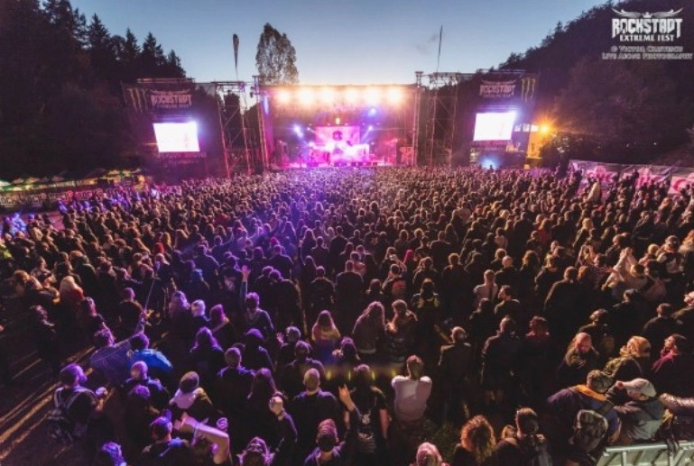 cinci-zile-de-muzica-rock-la-poalele-cetatii-rasnov-incepe-rockstadt-extreme-fest