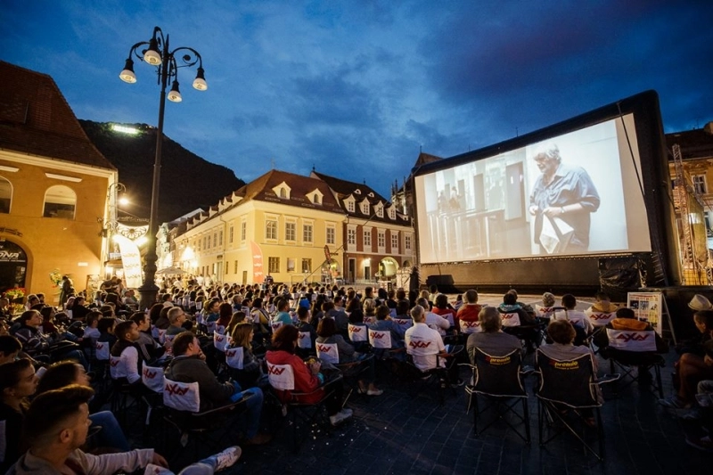 cinema-in-piata-sfatului-din-30-iulie-pana-in-4-august-soseste-la-brasov-caravana-metropolis