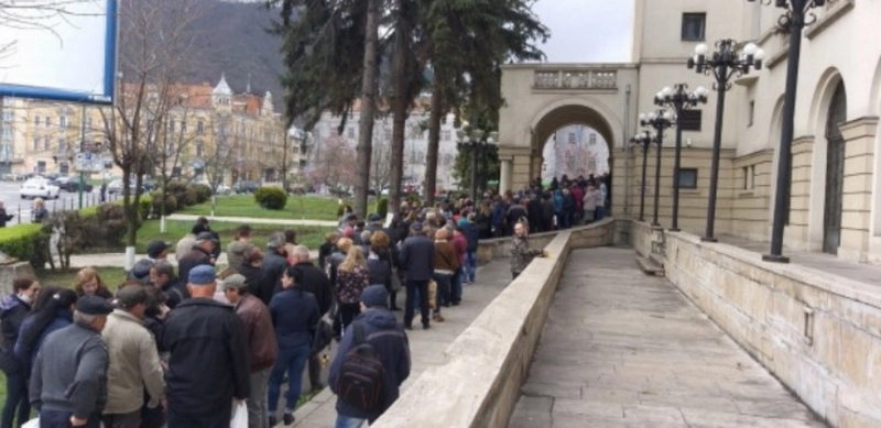 coada-mare-la-bursa-locurilor-de-munca-dar-putine-angajari-concrete