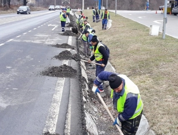 comprest-a-apelat-pentru-curatenia-de-primavara-la-munca-prestata-de-detinuti