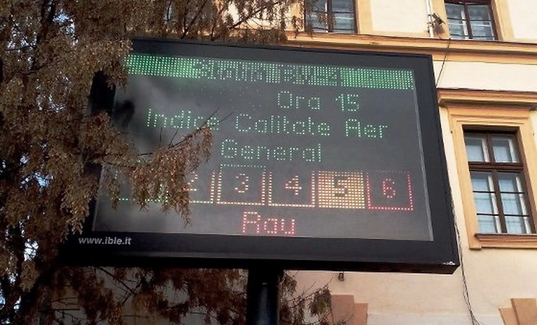 conferinta-brasovul-se-sufoca-o-dezbatere-despre-praf-si-despre-mirosuri