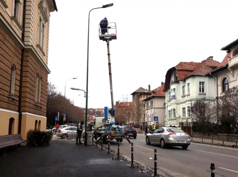 continua-lucrarile-de-modernizare-a-retelei-de-iluminat-pe-mai-multe-strazi-din-brasov