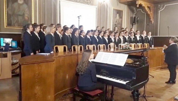 corul-scolar-al-colegiului-national-andrei-saguna-a-lansat-albumul-vivat-la-musica