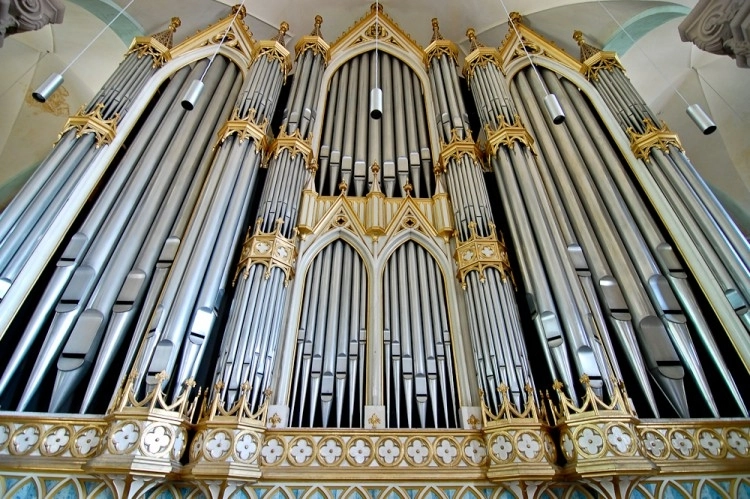 curatarea-orgii-mari-de-la-biserica-neagra-va-mai-astepta
