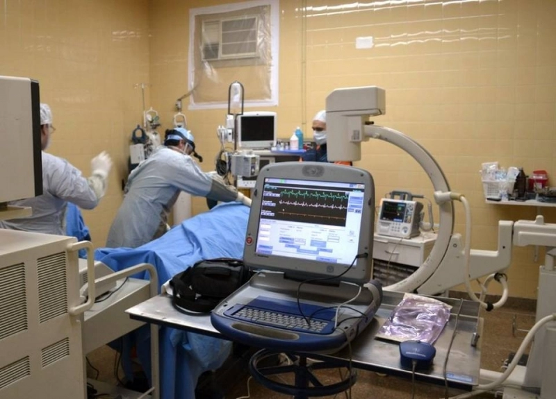 defibrilator-de-aproape-8000-de-euro-donat-spitalului-judetean-de-catre-un-fost-pacient