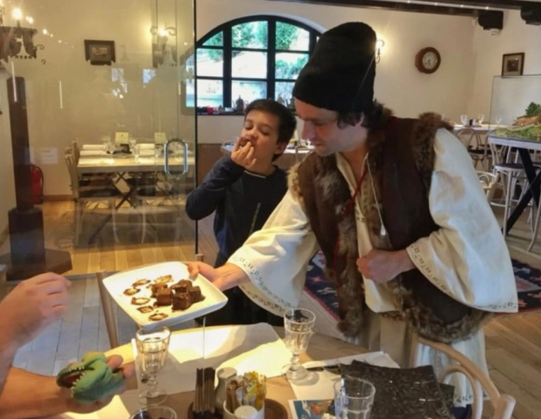 demonstratie-romaneasca-de-gatit-in-parcul-regal-la-castelul-bran