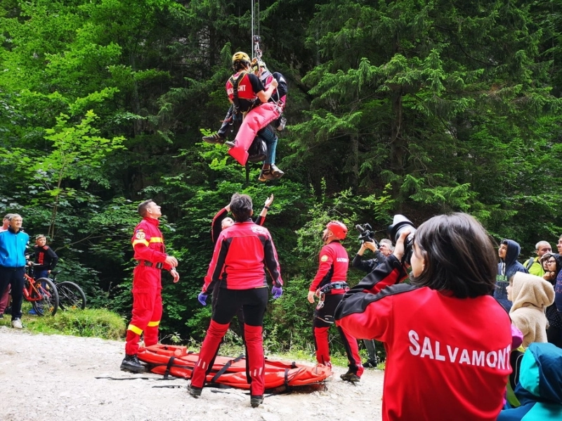 demonstratii-spectaculoase-la-50-de-ani-de-salvamont-zarnesti