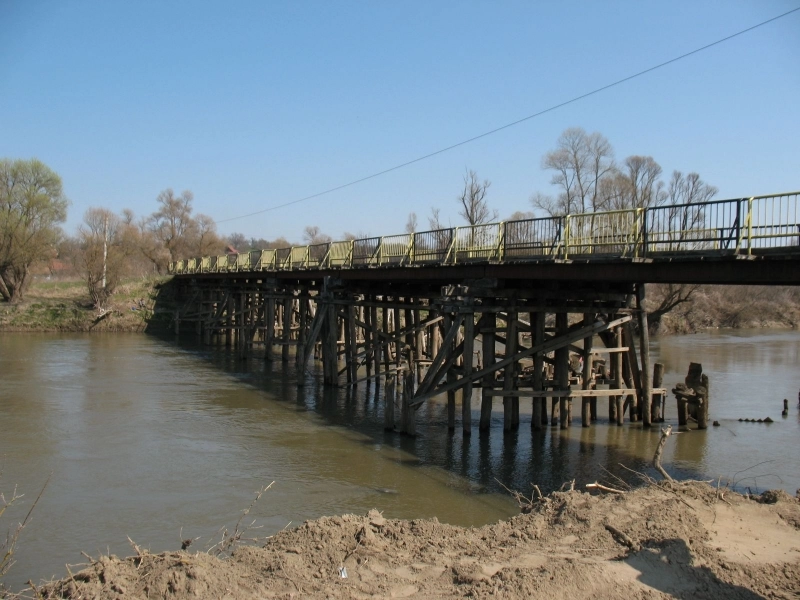 dupa-40-de-ani-a-inceput-refacerea-podurilor-peste-raul-olt