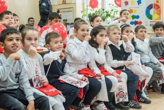 elevii-brasoveni-invatati-cum-sa-aiba-grija-de-sanatatea-lor-orala