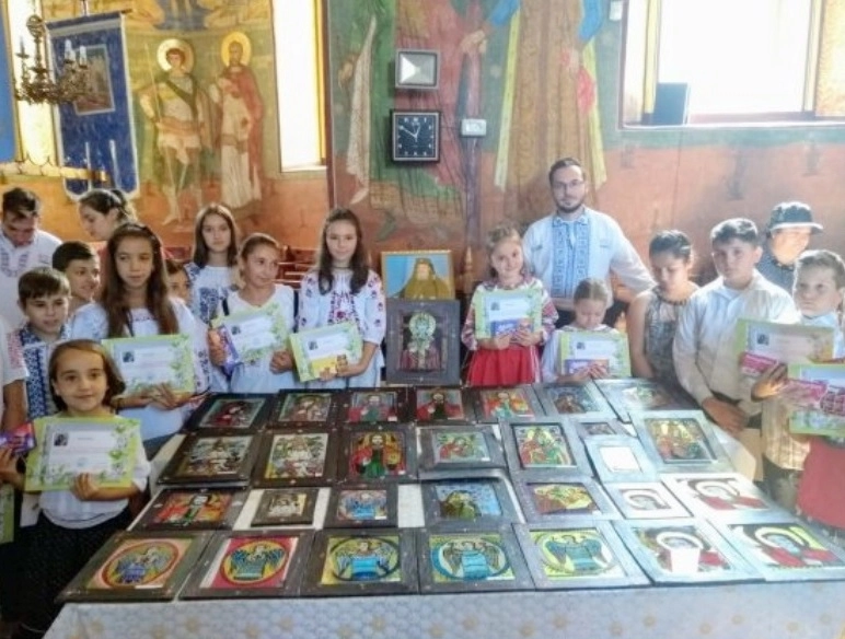 expozitie-de-icoane-pe-sticla-la-tarlungeni-