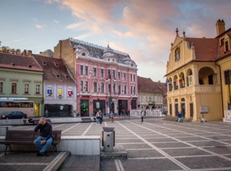 fatada-palatului-czell-din-piata-sfatului-va-fi-refacuta-anul-acesta