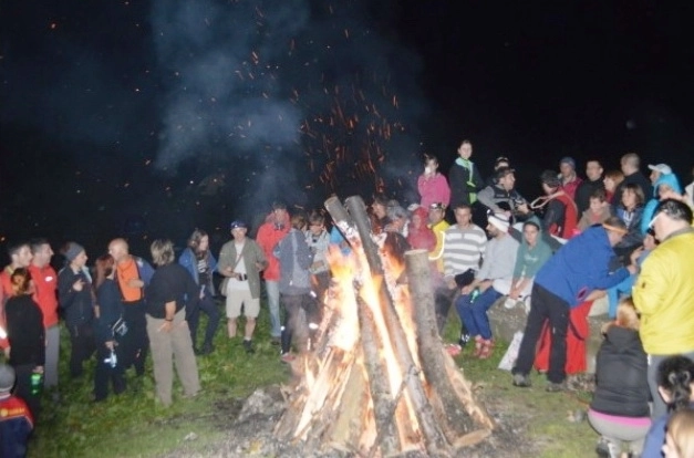 festivalul-de-muzica-folk-floare-de-colt-la-cabana-malaiesti
