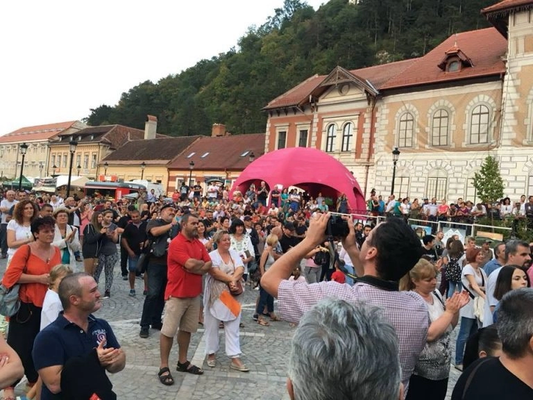 festivalul-vinului-incheie-sezonul-estival-la-rasnov