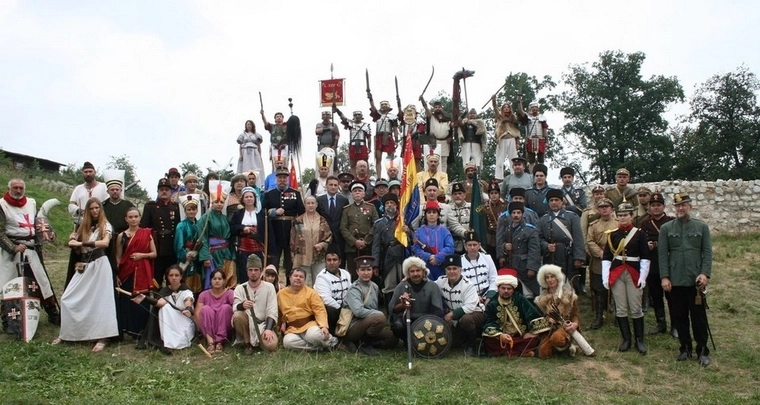 festivalului-international-de-reconstituire-istorica-in-numele-trandafirului-la-rasnov