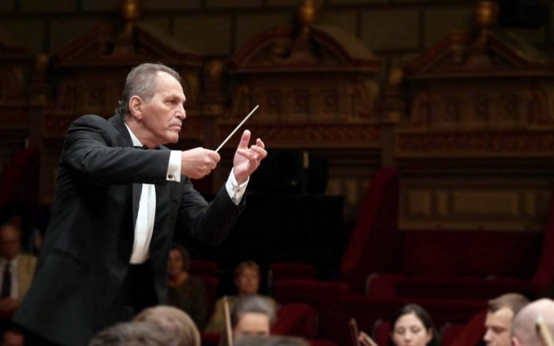 filarmonica-brasov-il-aduce-in-fata-publicului-pe-renumitul-dirijor-cristian-mandeal
