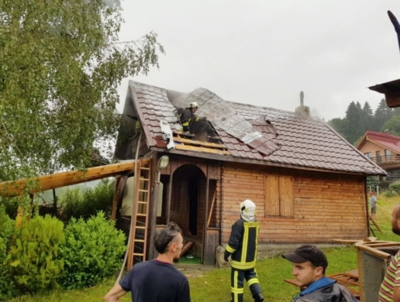 incendiu-si-la-vulcan-unde-o-cabana-a-fost-cuprinsa-de-flacari