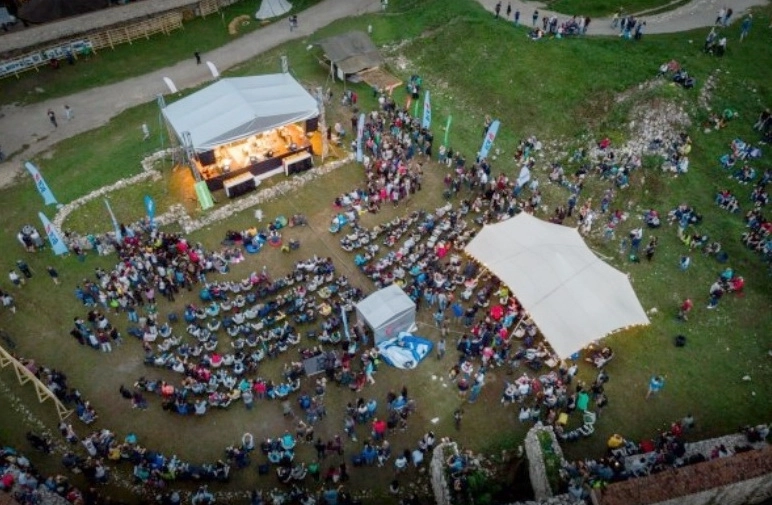 incepe-festivalul-de-film-si-istorii-rasnov-editia-a-xia