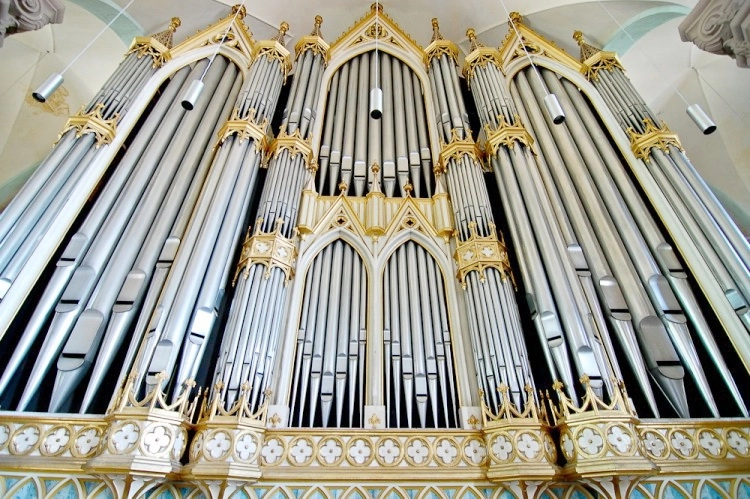 incepe-stagiunea-concertelor-estivale-de-orga-la-biserica-neagra-(1)