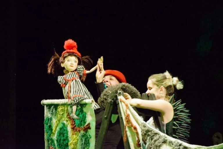 invitatie-pentru-copii-in-vacanta-la-teatrul-arlechino