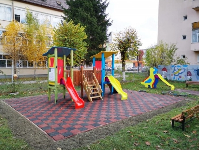 loc-de-joaca-nou-la-cresa-mamaruta-din-fagaras