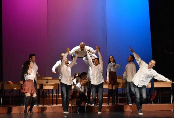 marius-teicu-prezinta-la-opera-brasov-musicalul-nota-zero-la-purtare-