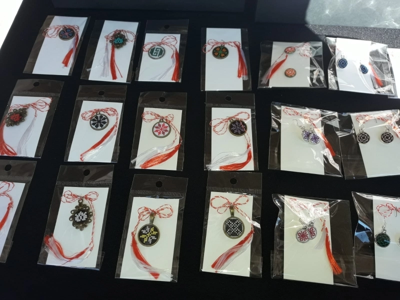 martisoarele-cu-motive-traditioanele-romanesti-in-trend-anul-acesta