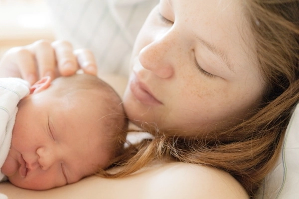 maternitatea-brasov-a-introdus-ora-magica-la-nastere