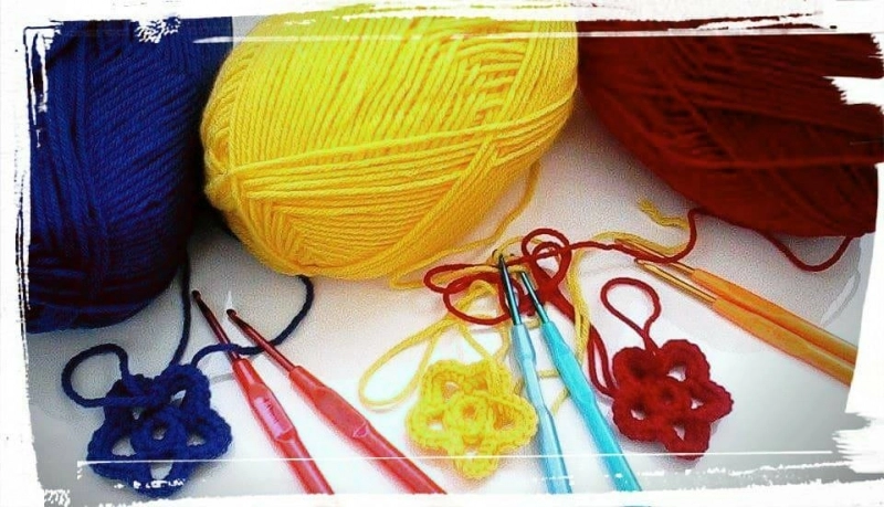 mica-unire-a-micilor-artisti-atelier-de-crosetat-in-culori-romanesti-(1)