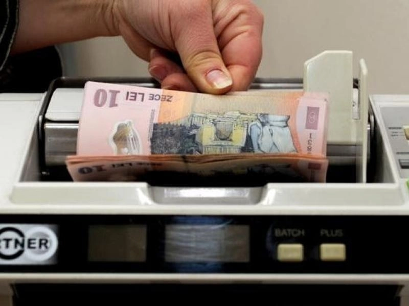 noile-credite-mai-avantajoase-pentru-romani-iirc-noul-robor-cotat-la-236-roborul-a-inceput-sa-scada