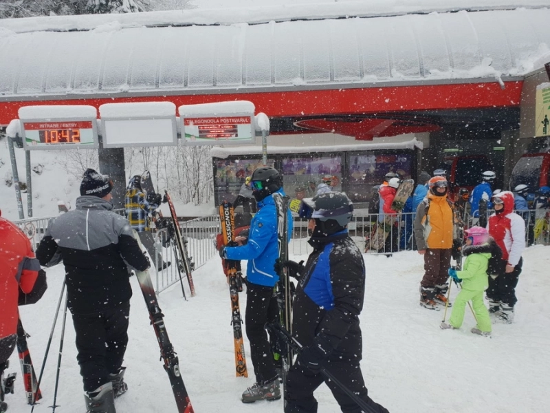 numar-record-de-schiori-dar-si-incidente-pe-domeniul-schiabil-din-poiana-brasov