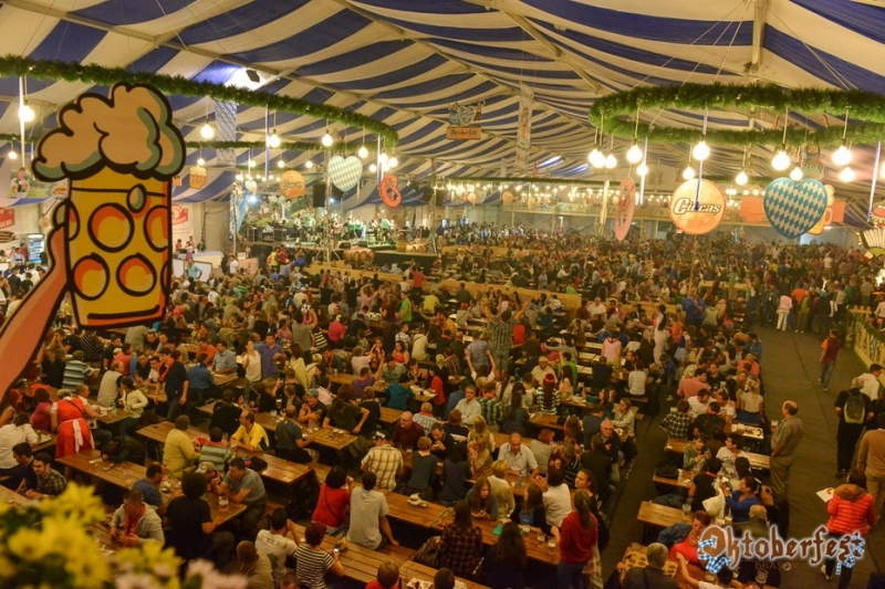 oktoberfest-isi-primeste-petrecaretii-in-2-corturi-ale-distractiei-bavareze