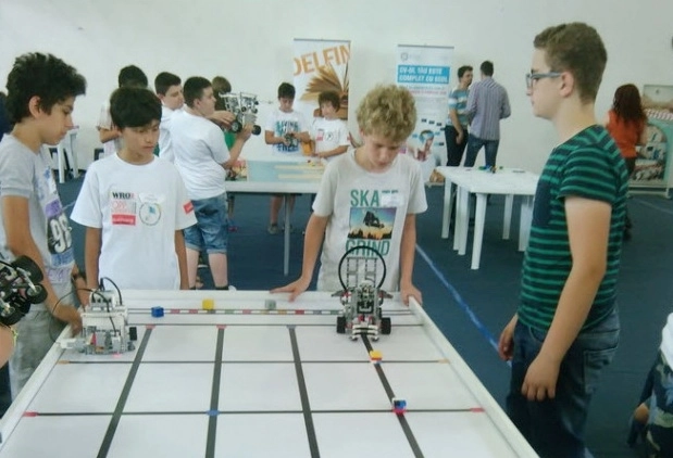 olimpiada-de-robotica-educationala-reuneste-sute-de-elevi-la-brasov