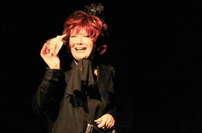 one-woman-show-joi-cu-dorina-roman-la-teatrul-particular-brasov