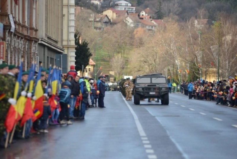 parada-militara-pe-bulevardul-eroilor-din-brasov-in-cinstea-zilei-nationale-