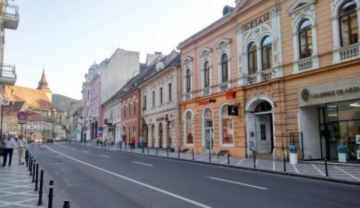 pietonal-amenajat-temporar-pe-o-banda-de-circulatie-pe-str-muresenilor