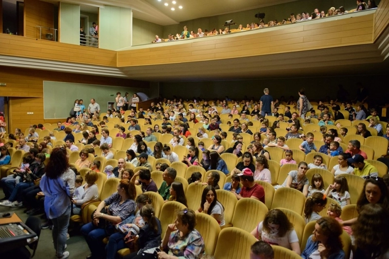 premiera-la-teatrul-pentru-copii-arlechino-dadaca-rebela