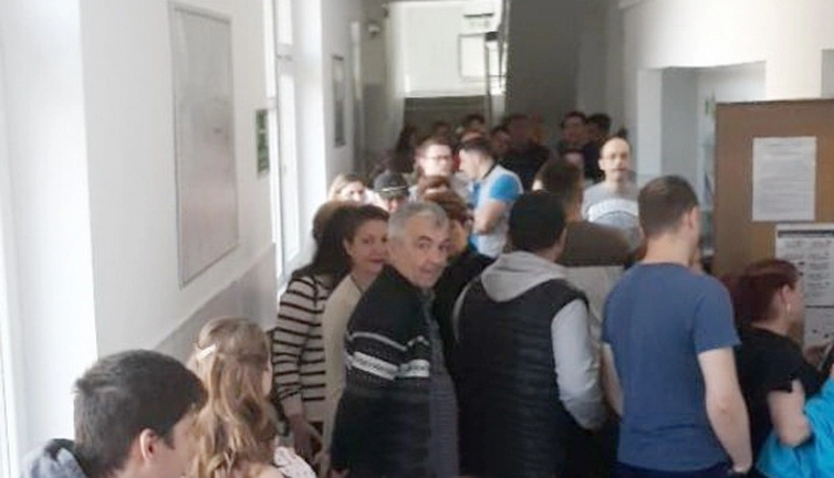 prezenta-mare-in-judetul-brasov-la-alegeri-europarlamentare-5421-referendum-4853