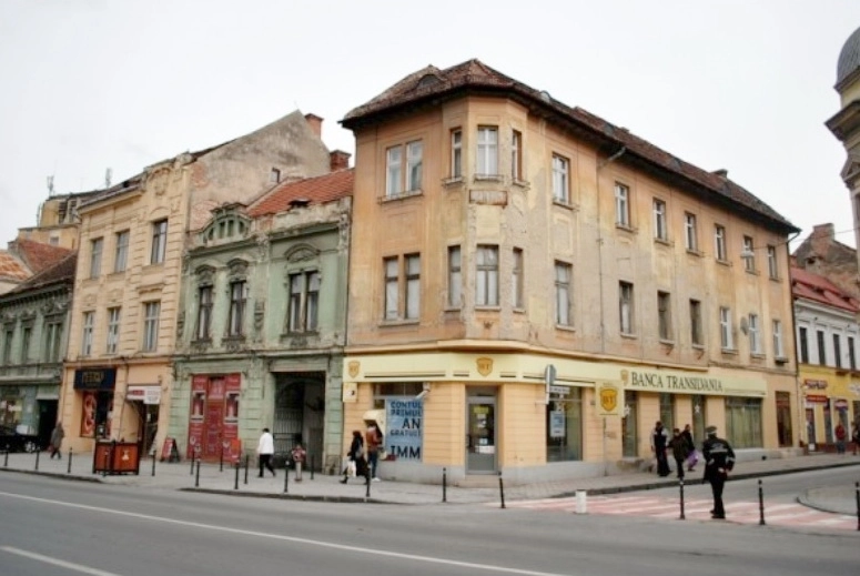 proprietarii-imobilelor-degradate-din-centrul-brasovului-somati-de-politia-locala