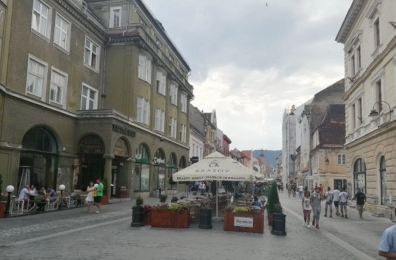 scaunele-de-plastic-nu-au-ce-cauta-pe-terasele-de-pe-strada-republicii
