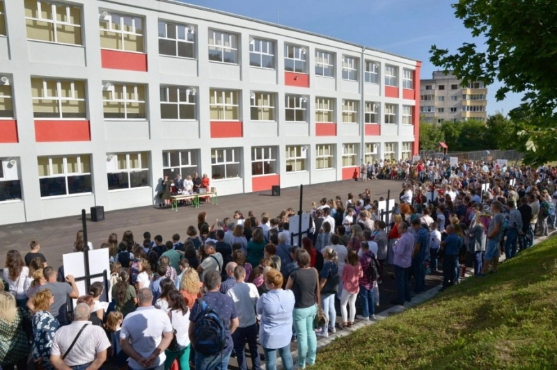 scoala-gimnazial-4-din-racadau-complet-modernizata